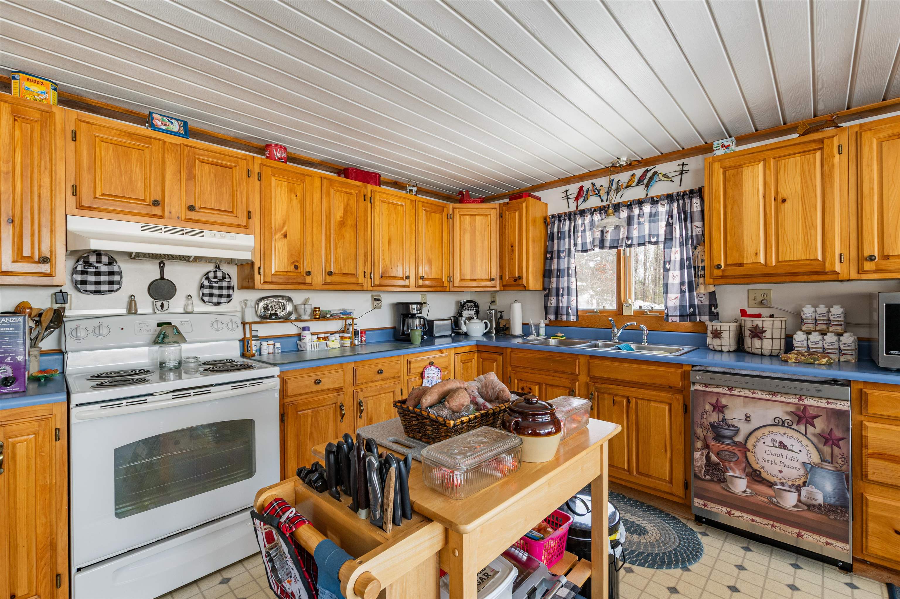 636 Meriden Hill Road Columbia, NH 03590 - Photo 10 of 47