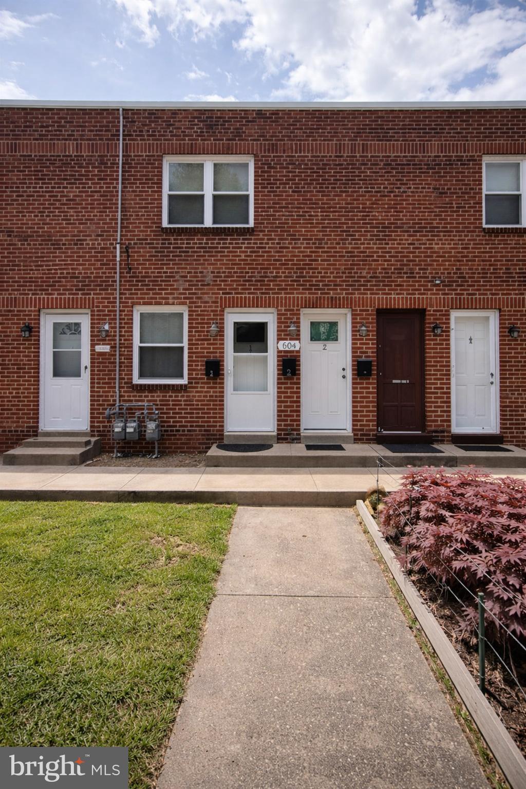 604 17th Street Northeast, Unit 2 Washington, DC 20002 - Photo 2 of 6 Front Entrance - Unit 2 (Right)
