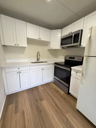 $1,950 | 2000 Springdale Boulevard, Unit 204, Palm Springs, FL 33461