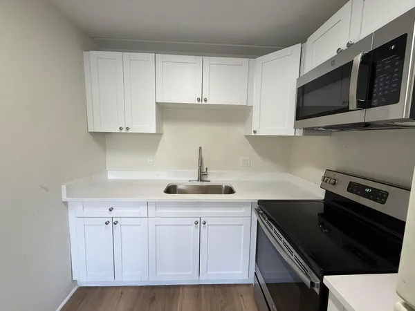 $1,950 | 2000 Springdale Boulevard, Unit 204, Palm Springs, FL 33461