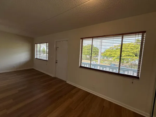 $1,950 | 2000 Springdale Boulevard, Unit 204, Palm Springs, FL 33461