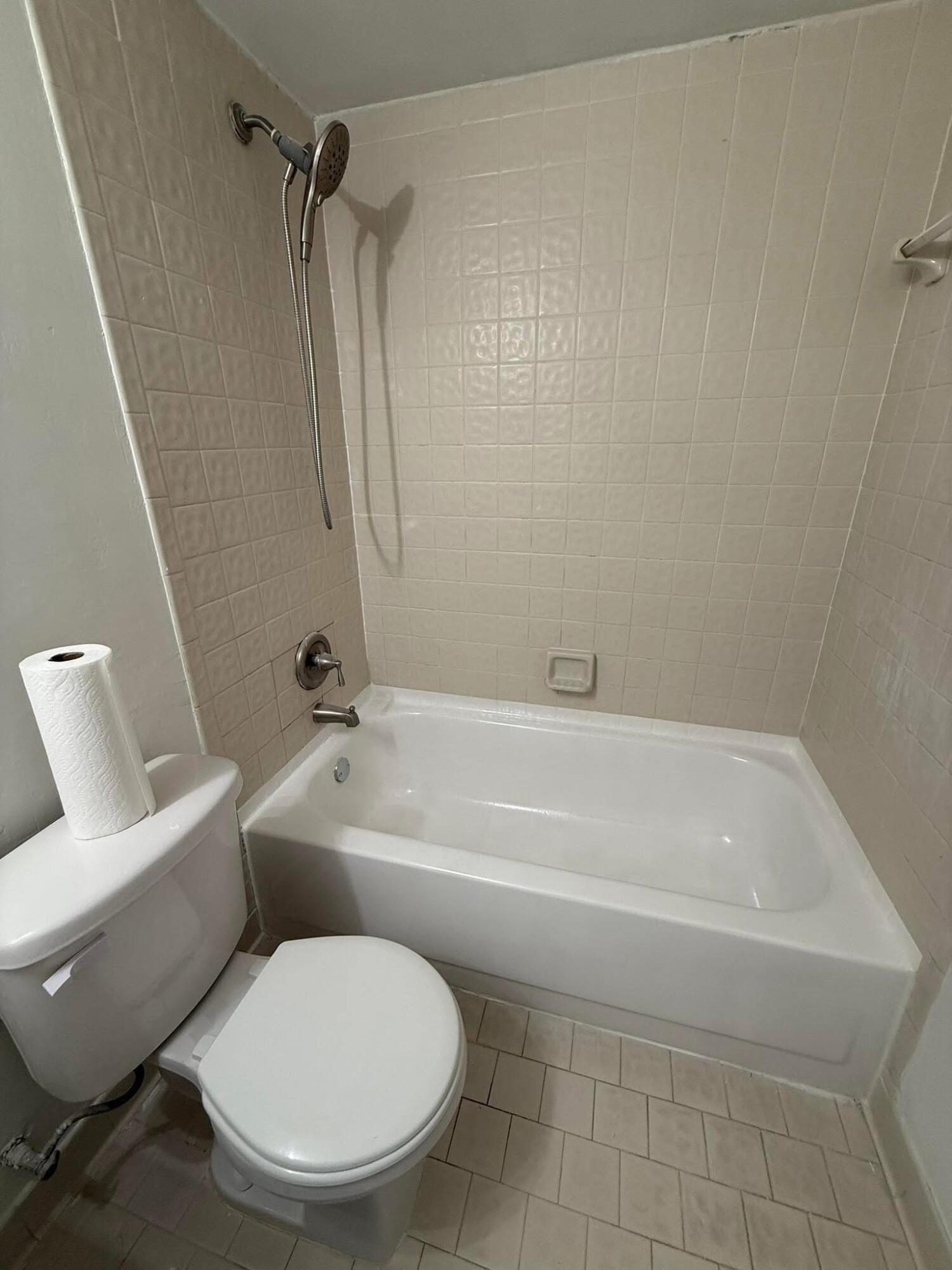 2000 Springdale Boulevard, Unit 204 Palm Springs, FL 33461 - Photo 18 of 26 49850D3B-ED7D-4A85-8F4B-101E1F3357BF