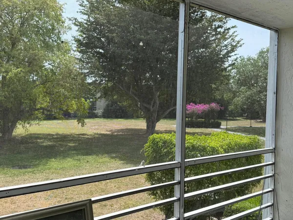 $1,950 | 2000 Springdale Boulevard, Unit 204, Palm Springs, FL 33461