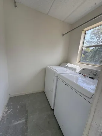 $1,950 | 2000 Springdale Boulevard, Unit 204, Palm Springs, FL 33461