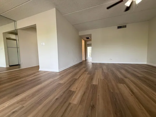 $1,950 | 2000 Springdale Boulevard, Unit 204, Palm Springs, FL 33461