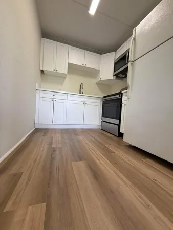 $1,950 | 2000 Springdale Boulevard, Unit 204, Palm Springs, FL 33461