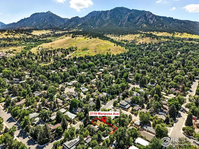 a view of an outdoor space and mountain