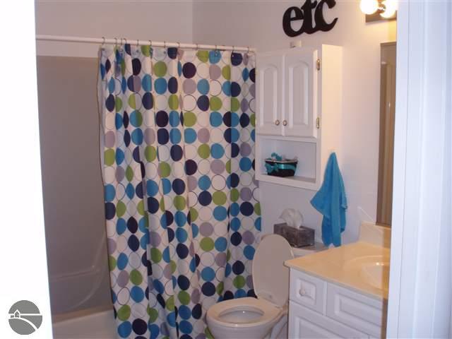 2724 Blue Ridge Lane Traverse City, MI 49684 - Photo 21 of 25 1733946-20.JPG