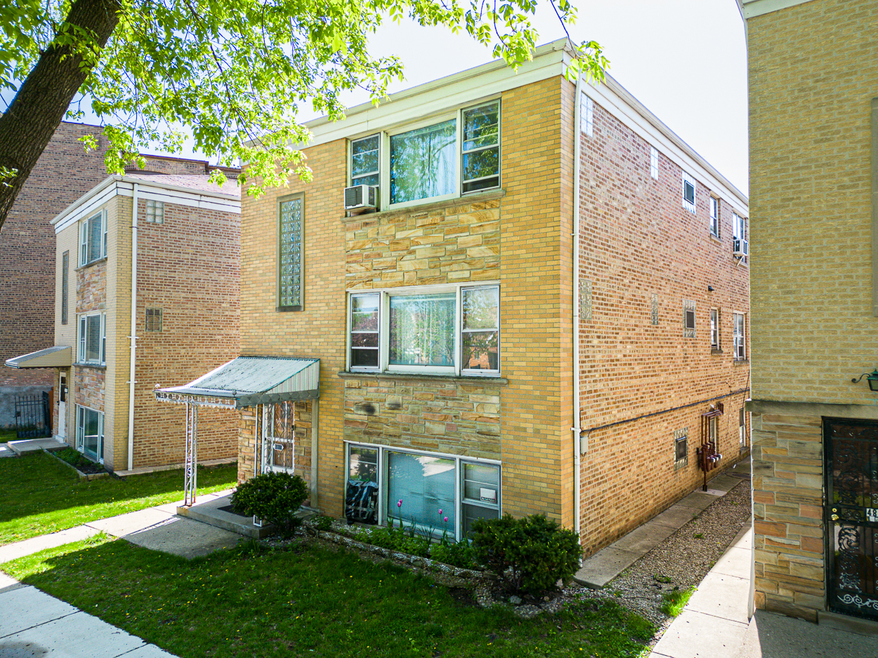 4865 North Kilbourn Ave