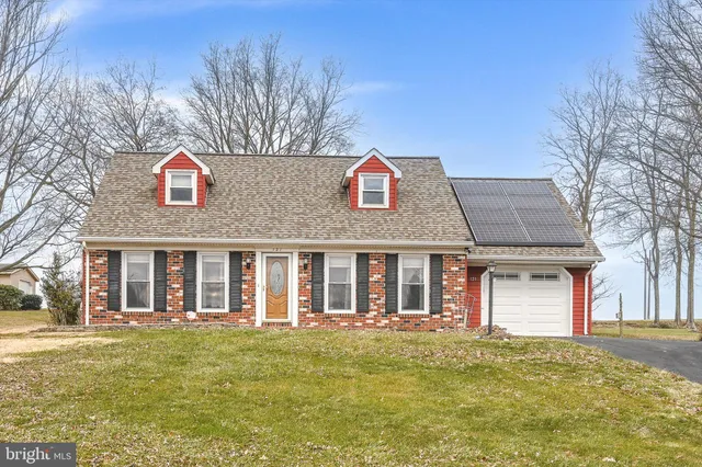 front view of house with a yard