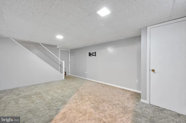 an empty room with a empty space