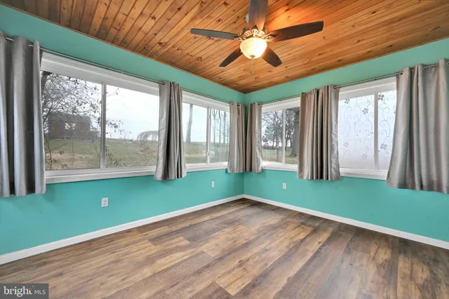 a view of room with window and ceiling fan