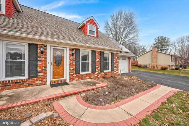 a view of a house with street