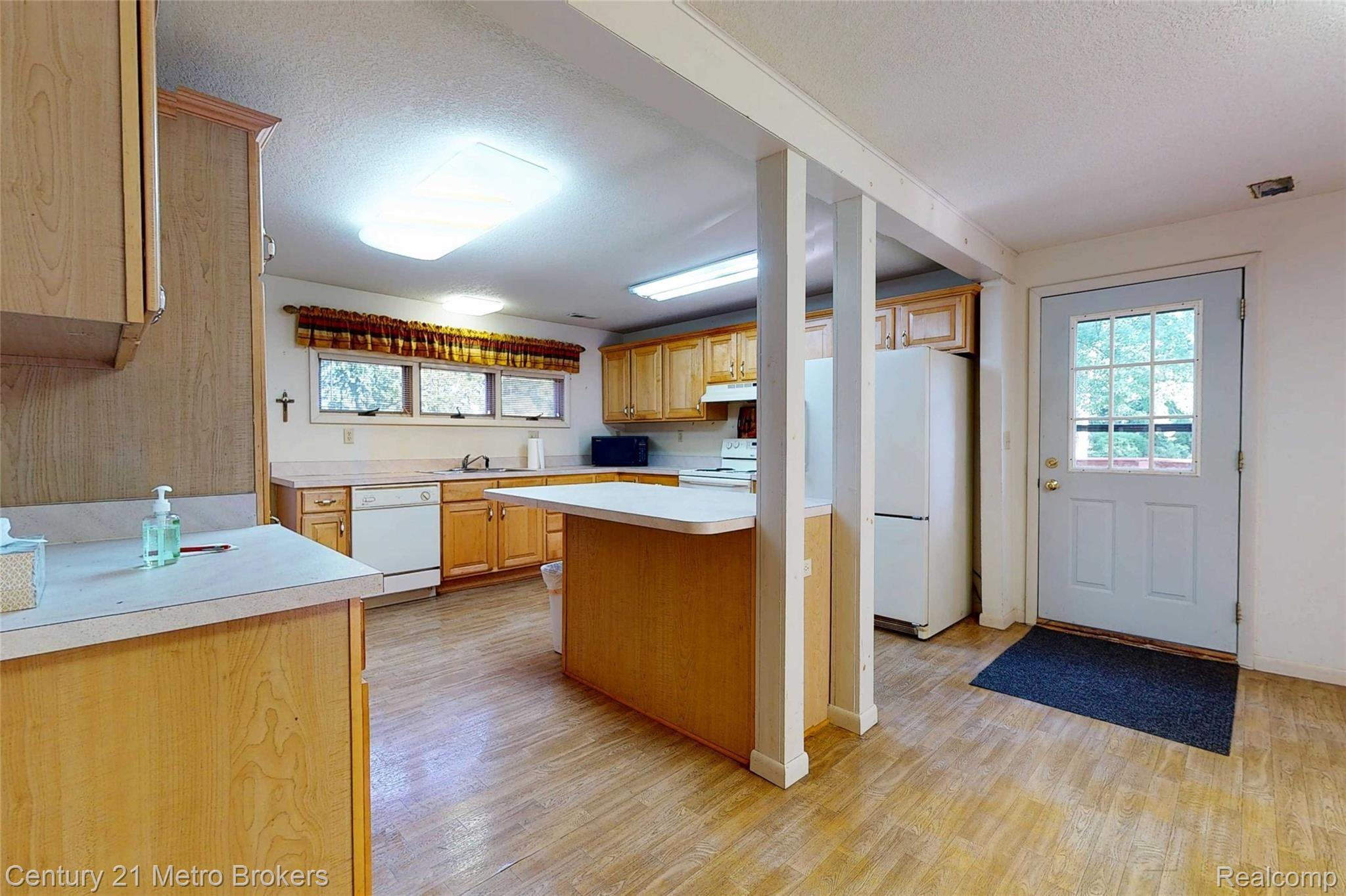 7475 East Atherton Road Davison, MI 48423 - Photo 11 of 50 7475-E-Atherton-Rd-9 Kitchen.jpg