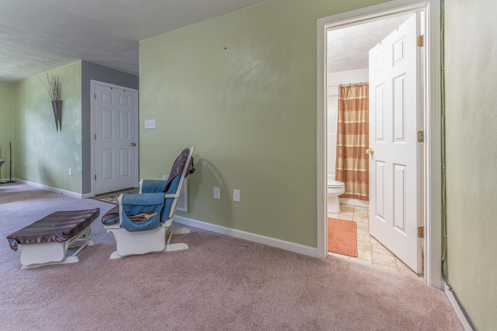 4245 Daugherty Road Salem, VA 24153 - Photo 35 of 44 a view of room with lounge chair