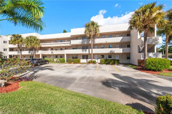 $265,000 | 501 Forest Lakes Boulevard, Unit 111, Naples, FL 34105