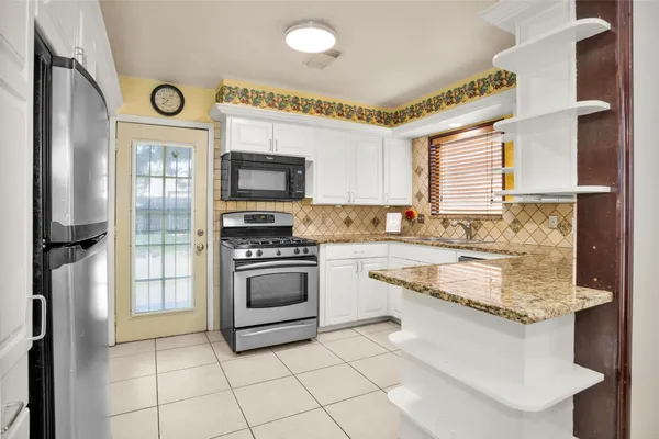 $300,000 | 1102 Mosher Lane, Houston, TX 77088