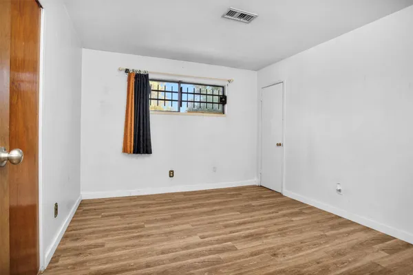 $300,000 | 1102 Mosher Lane, Houston, TX 77088