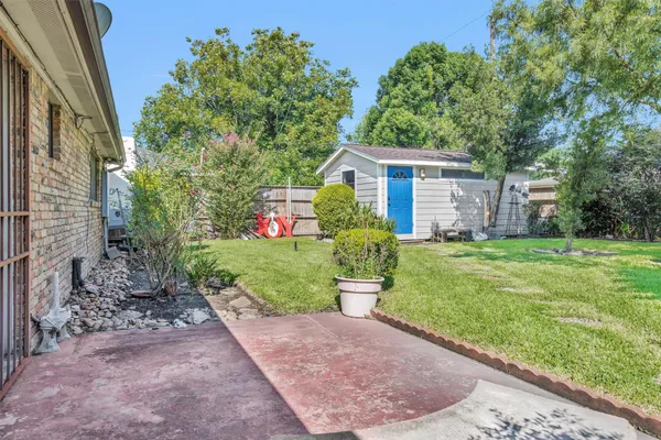 $300,000 | 1102 Mosher Lane, Houston, TX 77088