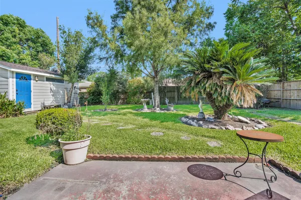 $300,000 | 1102 Mosher Lane, Houston, TX 77088