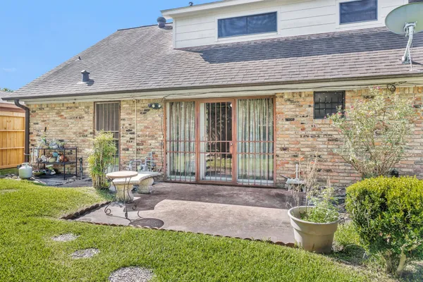 $300,000 | 1102 Mosher Lane, Houston, TX 77088