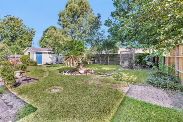 $300,000 | 1102 Mosher Lane, Houston, TX 77088
