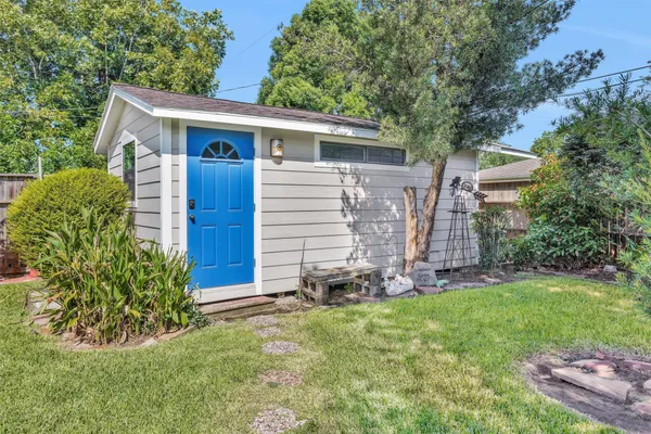 $300,000 | 1102 Mosher Lane, Houston, TX 77088