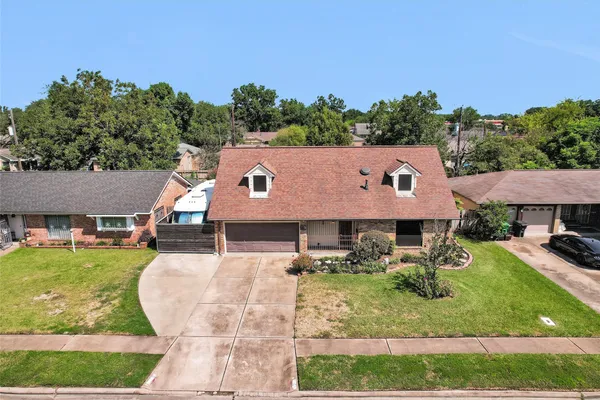 $300,000 | 1102 Mosher Lane, Houston, TX 77088