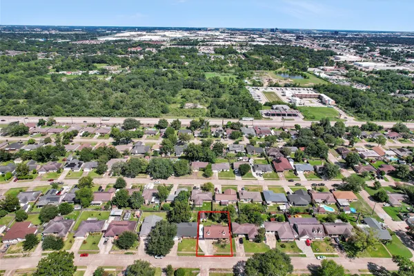 $300,000 | 1102 Mosher Lane, Houston, TX 77088