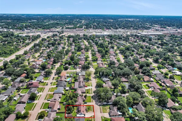 $300,000 | 1102 Mosher Lane, Houston, TX 77088