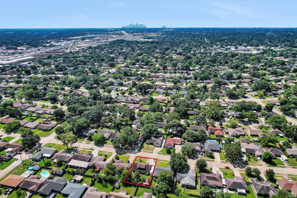 $300,000 | 1102 Mosher Lane, Houston, TX 77088