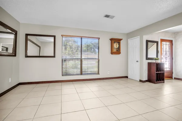$300,000 | 1102 Mosher Lane, Houston, TX 77088
