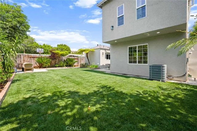 $2,399,000 | 11333 Montana Avenue, Los Angeles, CA 90049