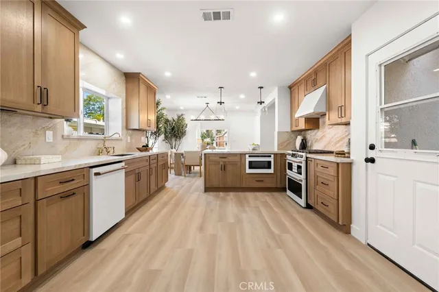 $2,399,000 | 11333 Montana Avenue, Los Angeles, CA 90049