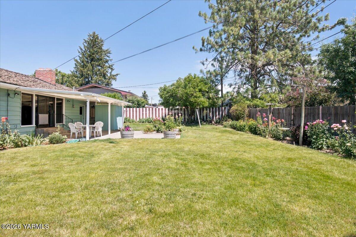 111 Sunset Way Zillah, WA 98953 - Photo 37 of 44 Back yard