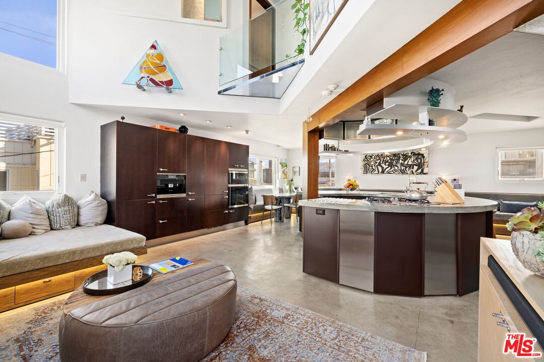 24 Eastwind Street, Unit 2 Marina del Rey, CA 90292 - Photo 5 of 46