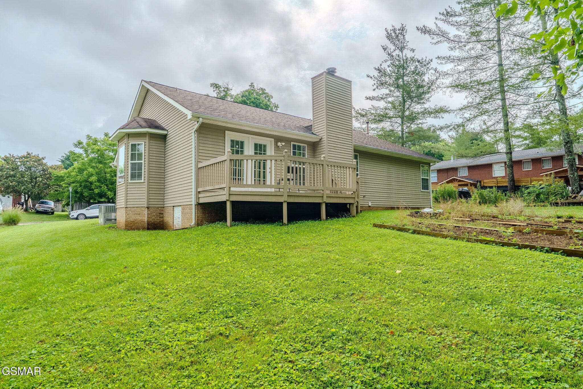 7213 Emerald Heath Road Powell, TN 37849 - Photo 25 of 27 a front view of house with yard and green space