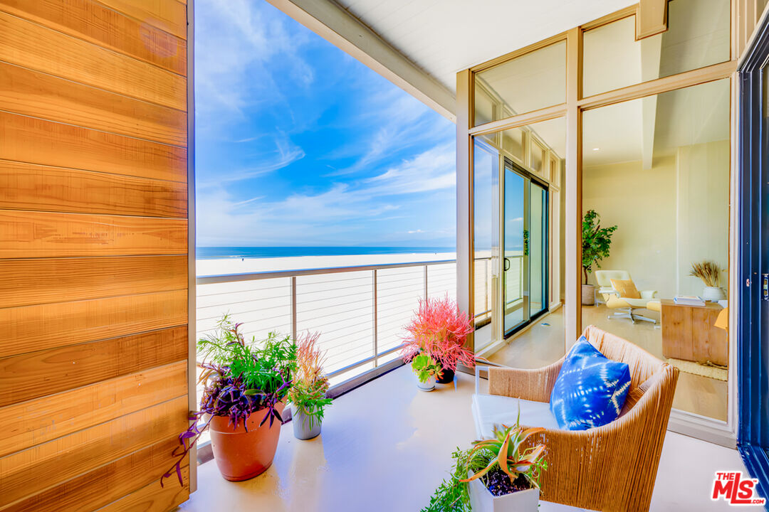 1 Spinnaker Street, Unit 11 Marina del Rey, CA 90292 - Photo 11 of 35 a vase of flowers sitting on a floor in front of a door