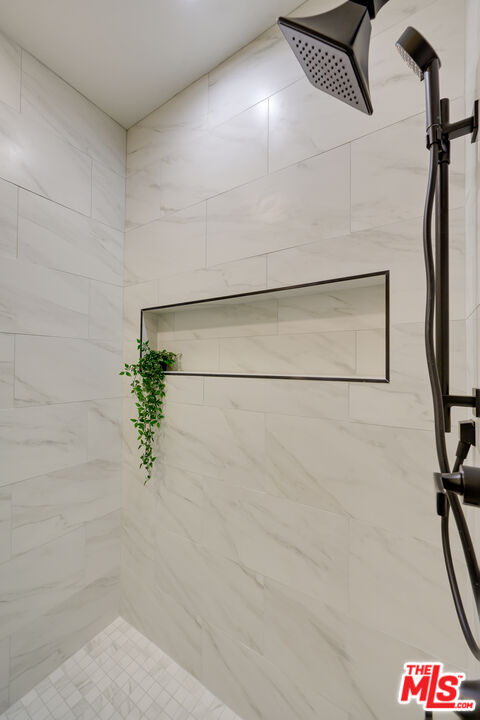 1 Spinnaker Street, Unit 11 Marina del Rey, CA 90292 - Photo 24 of 35 a bathroom with a shower