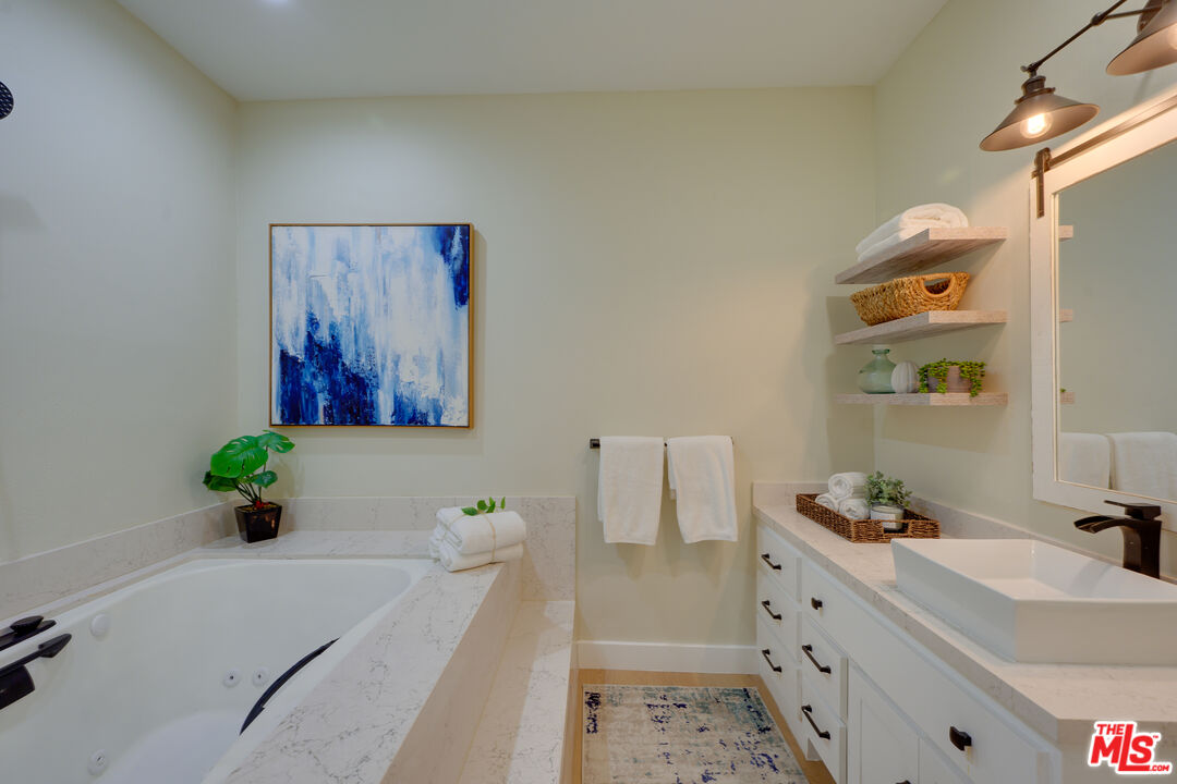 1 Spinnaker Street, Unit 11 Marina del Rey, CA 90292 - Photo 27 of 35 a bed room with a bed and a dresser