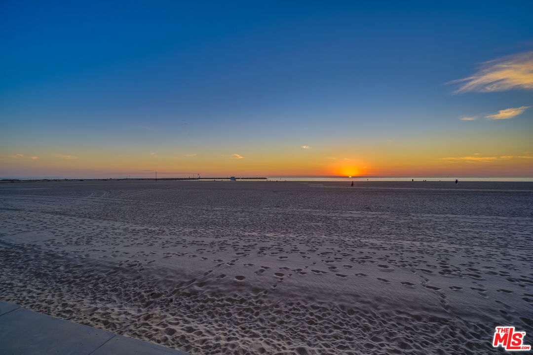 1 Spinnaker Street, Unit 11 Marina del Rey, CA 90292 - Photo 35 of 35 a view of an ocean