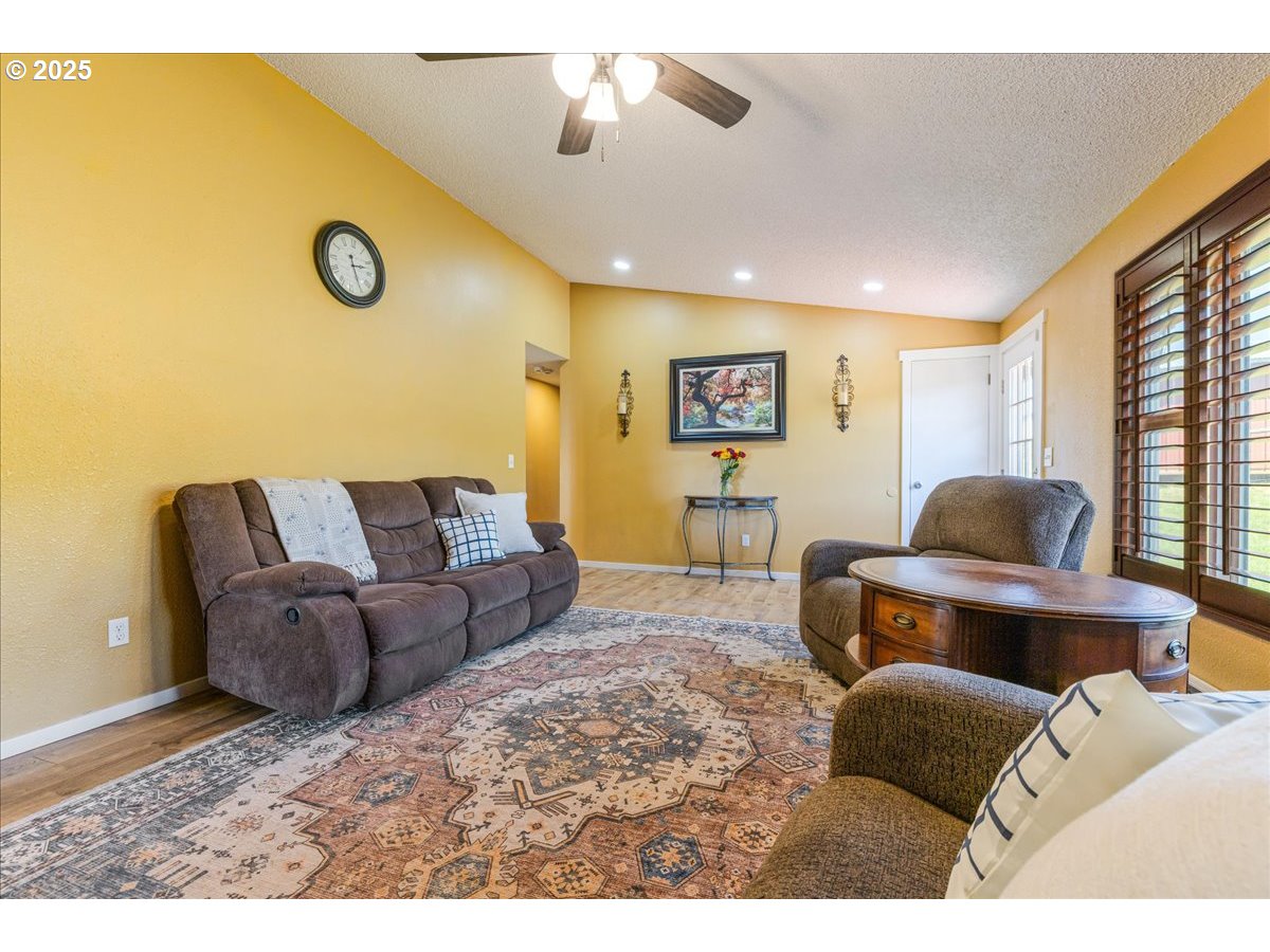 18203 South Windy City Road Mulino, OR 97042 - Photo 17 of 48 Gallery Image 17