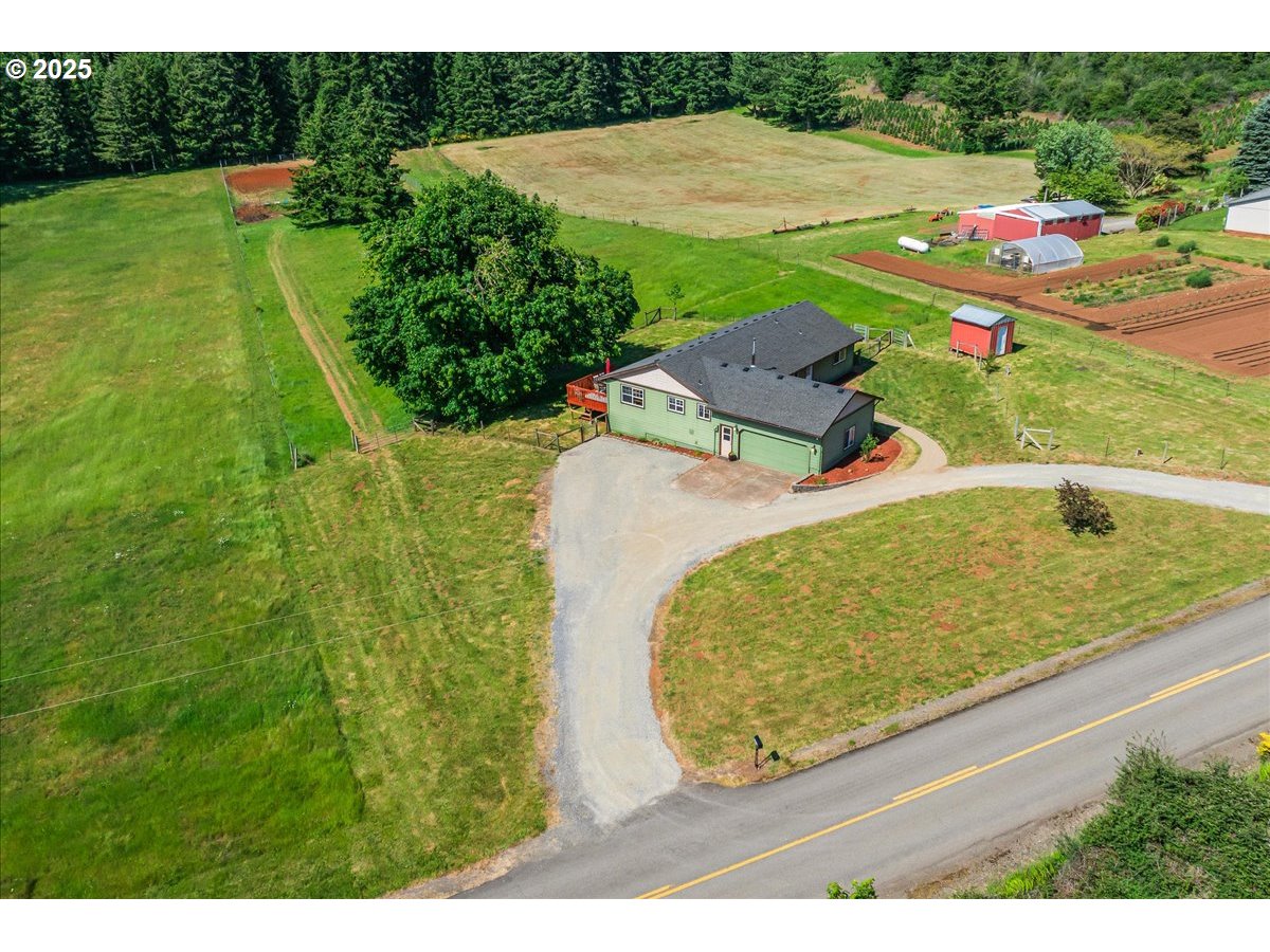 18203 South Windy City Road Mulino, OR 97042 - Photo 4 of 48 Gallery Image 4