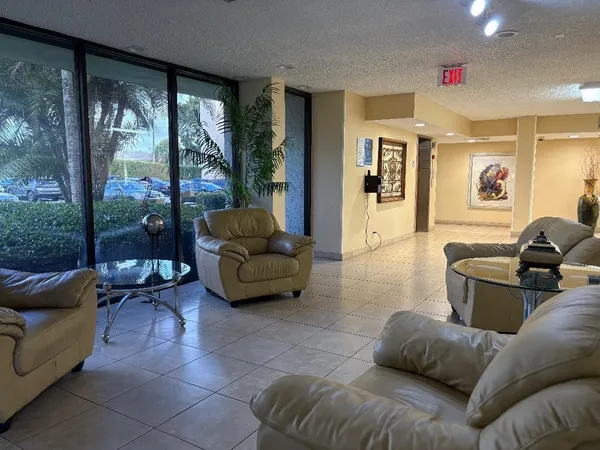 $1,700 | 8900 Washington Street, Unit 409, Pembroke Pines, FL 33025