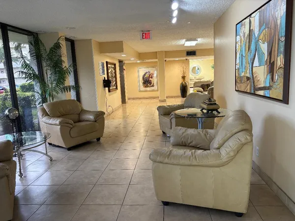 $1,700 | 8900 Washington Street, Unit 409, Pembroke Pines, FL 33025