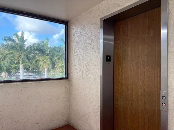 $1,700 | 8900 Washington Street, Unit 409, Pembroke Pines, FL 33025