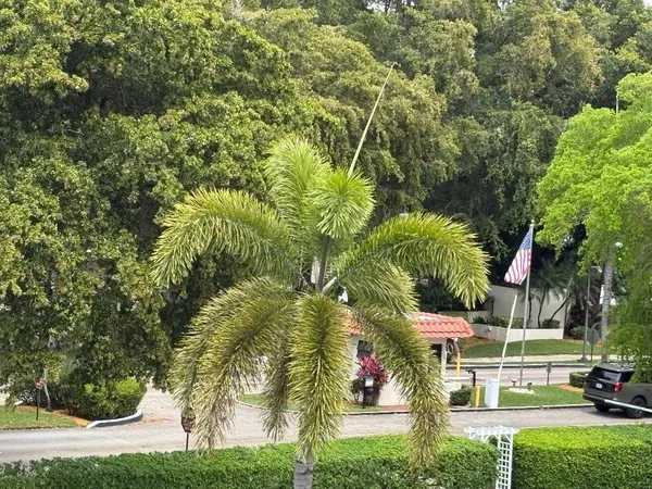 $1,700 | 8900 Washington Street, Unit 409, Pembroke Pines, FL 33025