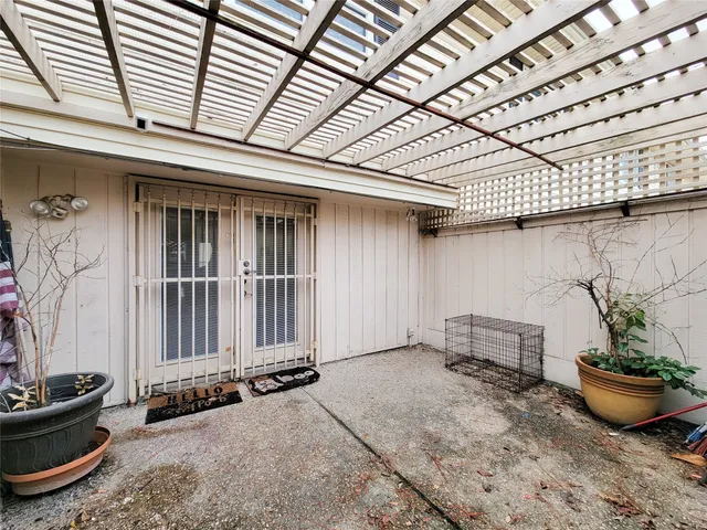 a view of an outdoor space