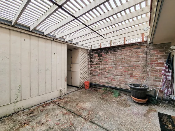 a view of a garage