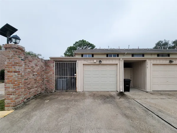 $1,500 | 2021 Winrock Boulevard, Unit 167, Houston, TX 77057